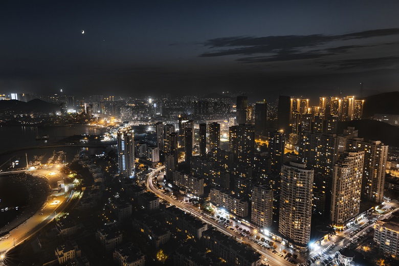 骑虎难下：房地产市场在反复调控中快速增长 